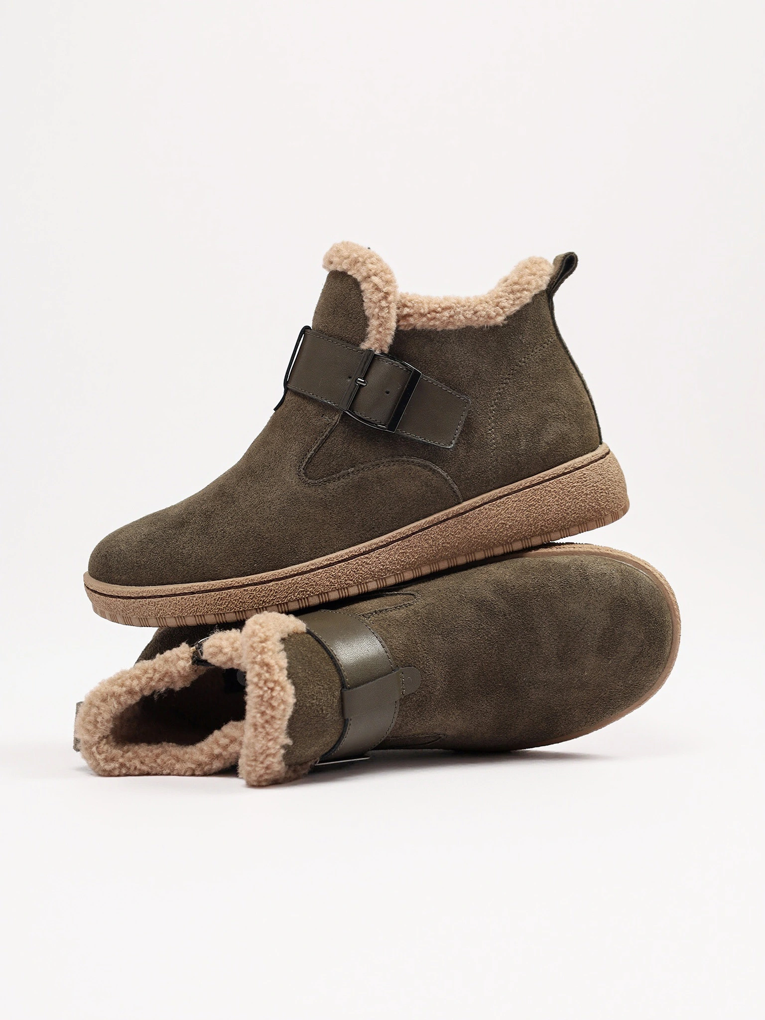 Ботинки цвета хаки с ремешком на низкой платформе